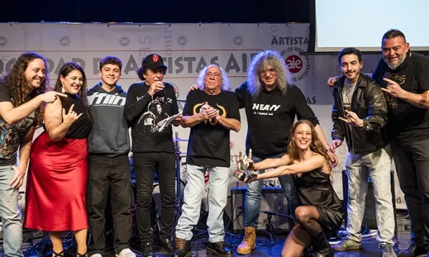 <time datetime="2025-12-26T08:36:07+00:00">diciembre 26, 2025</time> | <a href="https://elpirata.com/author/el-pirata/">El Pirata</a> | <a href="https://elpirata.com/category/blog/" rel="tag">BLOG</a> | <a href="https://elpirata.com/fiesta-la-heavy/#respond">No hay comentarios<span class="screen-reader-text"> en FIESTA LA HEAVY</span></a>