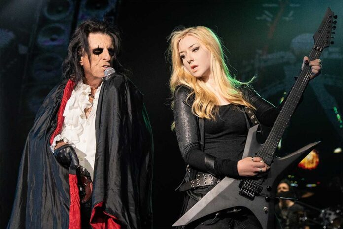ALICE COOPER PRESENTA NUEVA GUITARRISTA