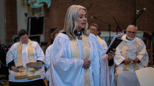 EMILY KOLLTVEIT QUIERE QUE MAIDEN INTERPRETE EN SU IGLESIA
